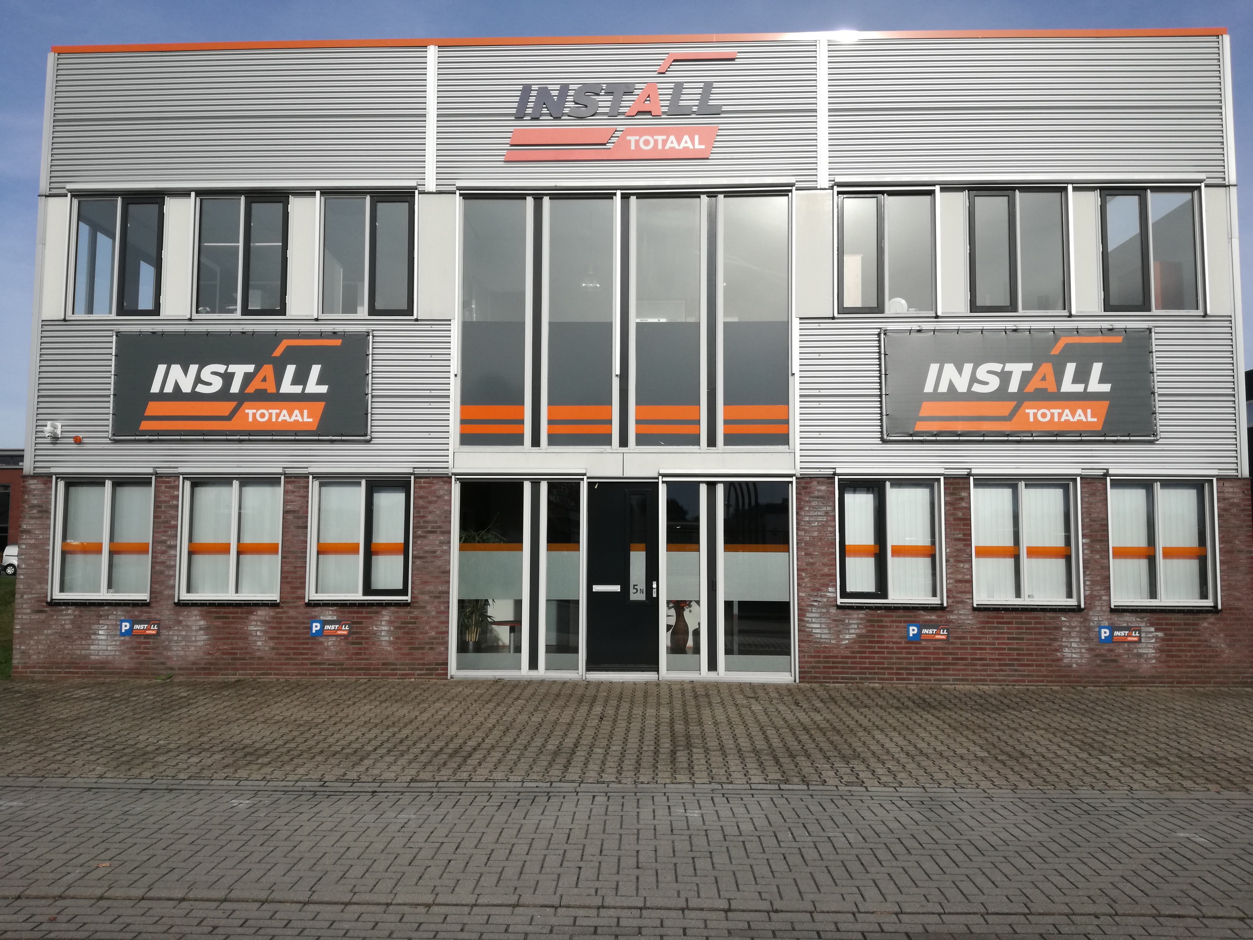 gevelrelcame, spandoekframe, spandoek, parkeerbordjes, gevelletters, freesteksten