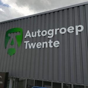 lichtreclame, gevelreclame, contour gesneden, dibond, afstandnokken, gevelletters, reclame, sign, outdoor, Auto Groep Twente, Vriezenveen, AS Paint