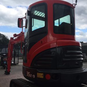 natlak, spuiten, spuiterij, kraan, graafmachine, machine, paint, AS Paint, Riwald Recycling, Twente, Almelo, Vriezenveen