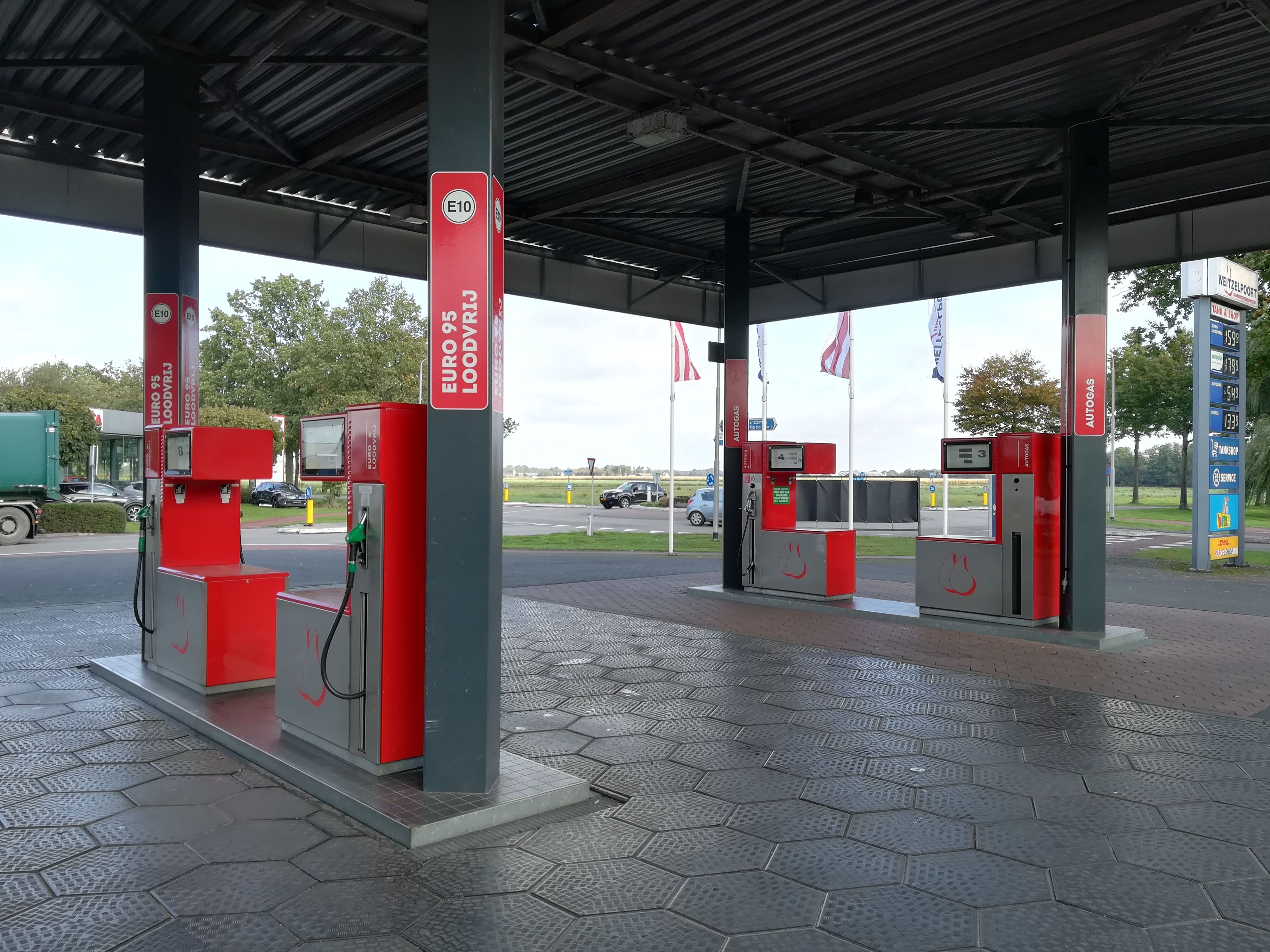 stickers, buitenreclame, bestickering, sign, bewegwijzering, infostickers, Weitzelpoort, gas, benzine, diesel, pompstation, AS Paint, Vriezenveen, Twenterand