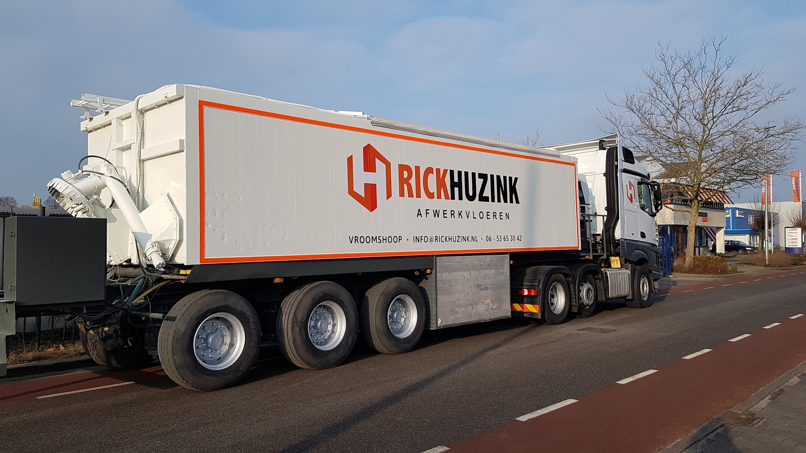 Restyling, Cementoplegger, vloeren, vloerenbedrijf, bedrijf, Spuiten, Stralen, Belettering, Rick Huzink, Huzink, AS, AS Paint, Vriezenveen, Vroomshoop, cement, cementoplegger, oplegger